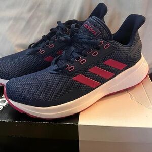 NEW Women’s size 5 1/2 Adidas Sneakers